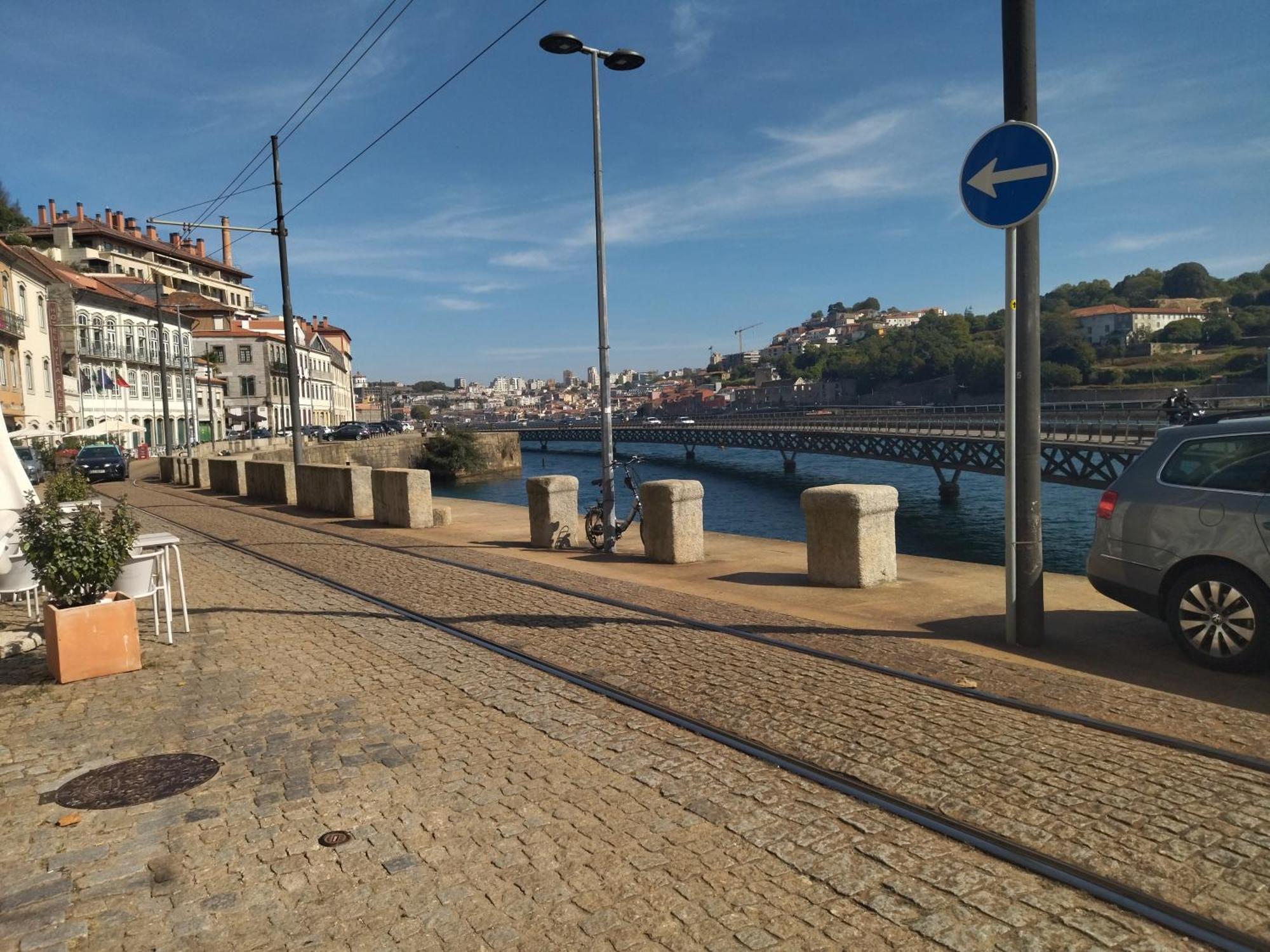 Cais Das Pedras Patio Apartment - With Washer And Dryer Machine Porto Bagian luar foto